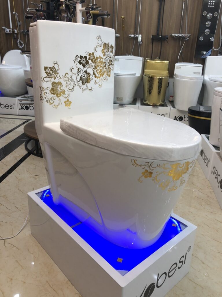Bệt vệ sinh liền khối hoa văn mạ vàng Luxury – Đèn LED chân đế cao cấp